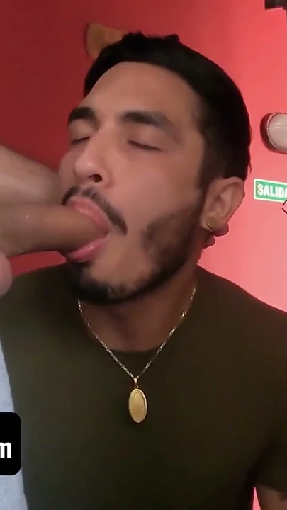 Latin leche - azgın latino porno yıldızı yakışıklı rastgele adamı takip eder ve cinsel bir hizmet sunar | Klip 1