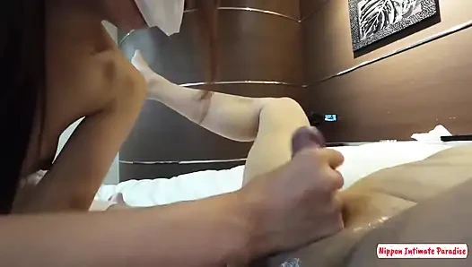 Diz yüksek allure sevimli şeytani bir güzellik büyüleyici olarak eğlenceli bir cazibeyi çerçeveler