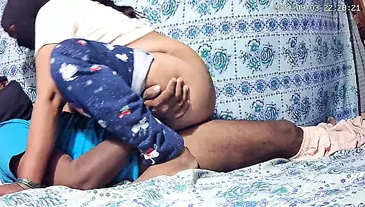 Hintli genç bayan ve oğlan ormanda seks yapıyor 2865