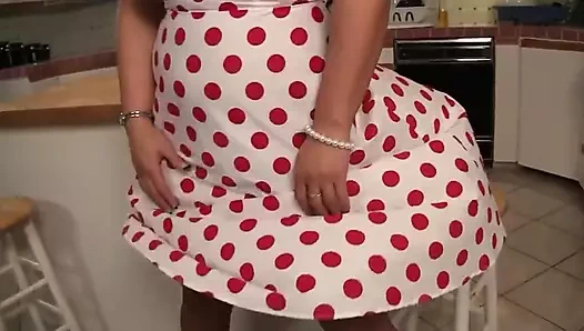 Afet Eva yarağı okşamak ve boşalmak için büyük göğüslerini kullanıyor