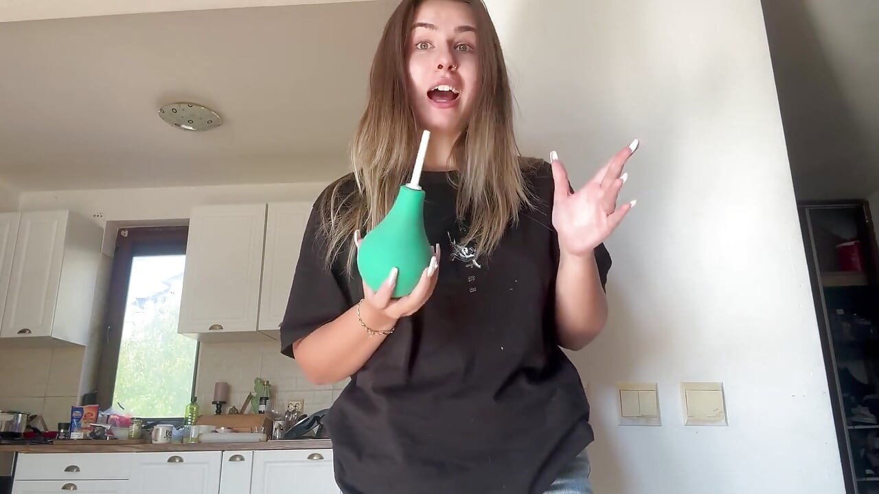 Pompa ve osurukla karnımı şişiriyorum