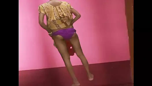 Desi hat bhabiji cut my pakat pakat kar mare.