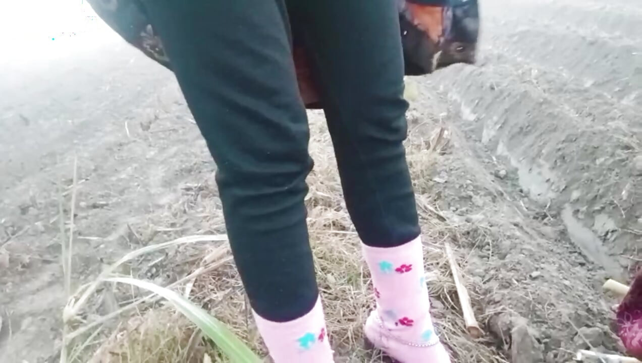 Köy yengesi ilk kez idrar yapıyor videosu