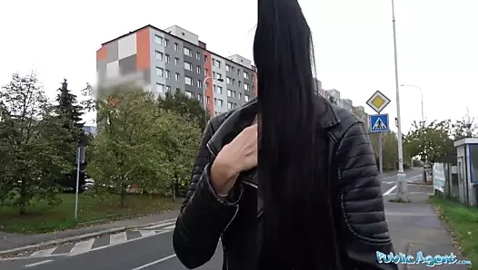 Kamu ajan milf kaybeder çanta ve ona külot