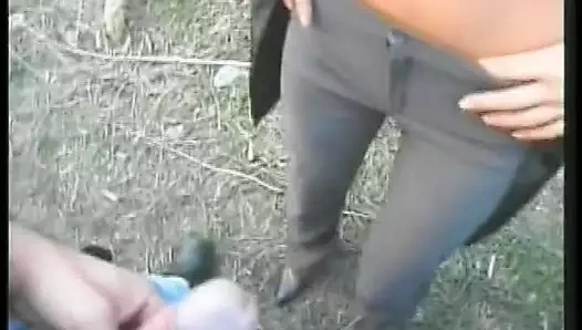 Sürtük amını ve götünü siktirdikten sonra yüzüne yarak suyu alıyor