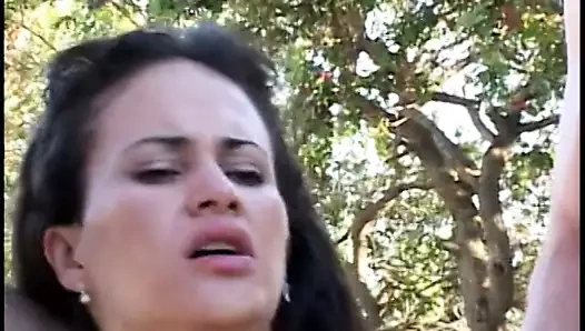 Müstehcen güneşten yanmış kıdemliita gala cruz, dört iyi asılmış beyefendinin boş zamanlarında ona yardım etmesini tercih ediyor