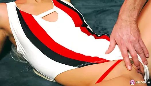 Küçük memeli sarışın sikiş bebeği Skye Young ateşli seks yaptı.