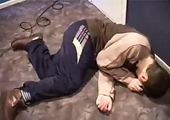 Русскую маму трахнул не ее пасынок и его два друга