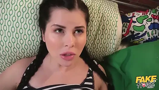 Fake hostel - selfie kızı: esmer bir kadınla ateşli anları yakalıyor