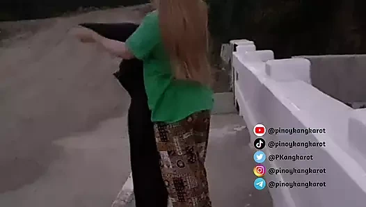 Üvey kız kardeşimle açık havada sikişiyorum