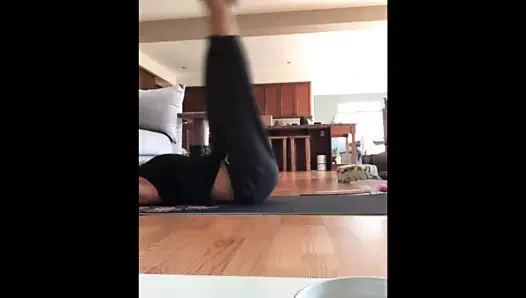 Benim adım anne becerdin benim yatağımda sıkışmış