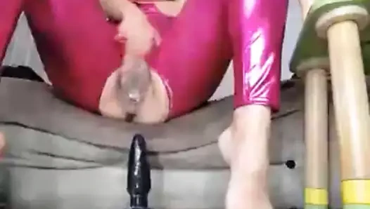 Kremsi amcıklı ateşli sürtük.