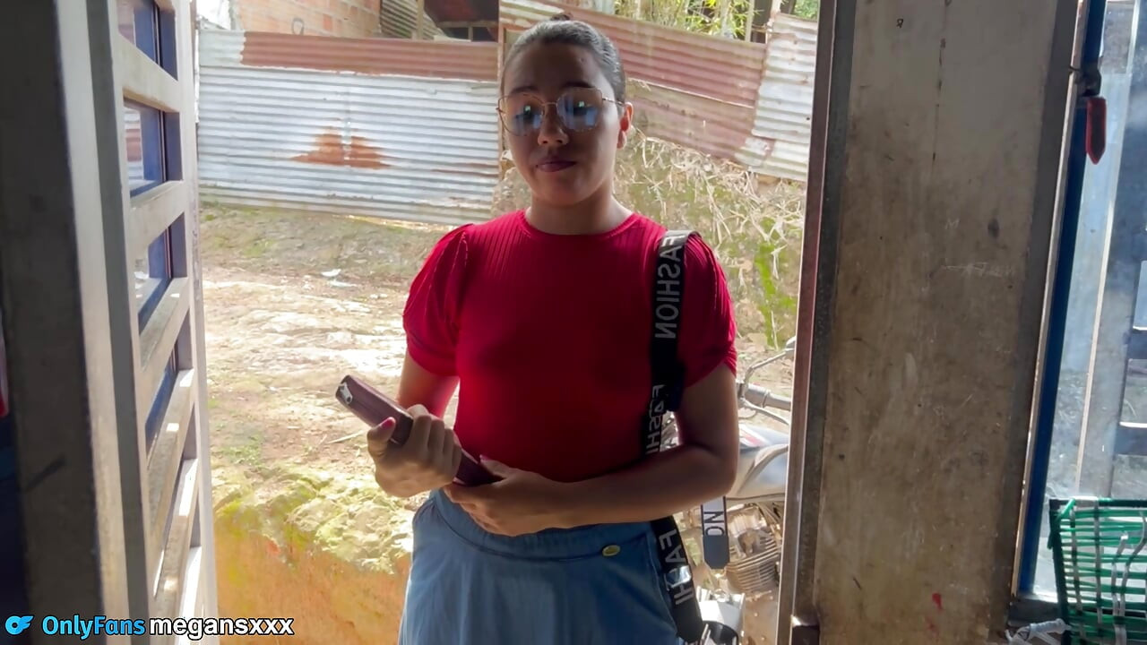 O evimde Sözü vaaz etmek için geliyor ve ben ona kendi evimi öğretiyorum.