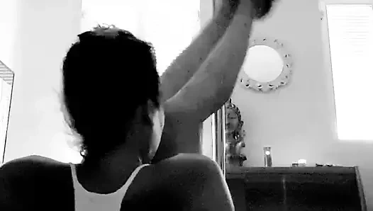 Direğin gücünü kucaklıyor.