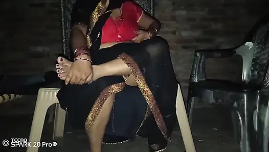 Hintli kadın siyah saari içinde çok sert chudai