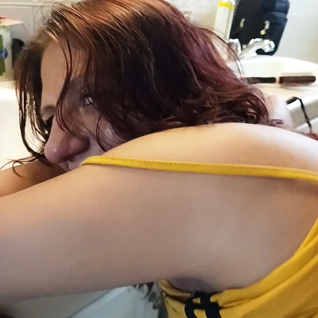Marylou yeni komşusu tarafından sikiliyor. Eve hoş geldin sikişi.