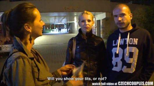 Güzel Çek çifti gf değişimi için para alır