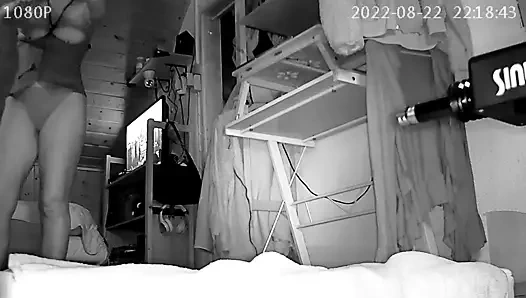 Yakın çekim milf kullanarak onu sikme makinesi ve vibratör