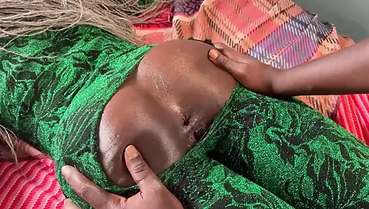 Olgun Müslüman Orta Yaşlı Seksi Kadın Göt Deliğini Büyük Zenci Yarağı Tarafından Sert Siktiriyor