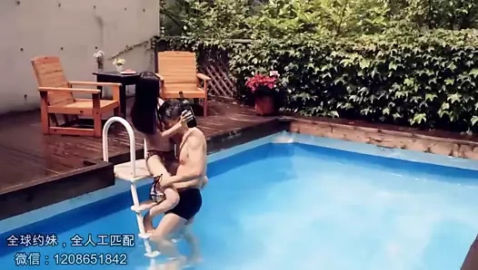 Yaşlılar ve genç Çinli kızlar