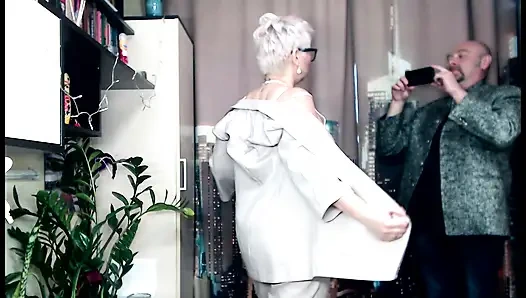 Hadi ama kaltağım, harika sanatlar için havuçla kendini sik.!.))