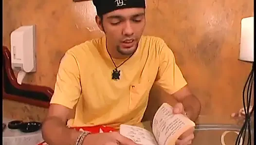 Genç latin sikiliyor