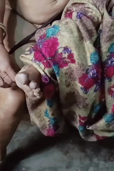 Genç üvey erkek kardeşimin karısını üvey erkek kardeşimin odasında çıplak siktim