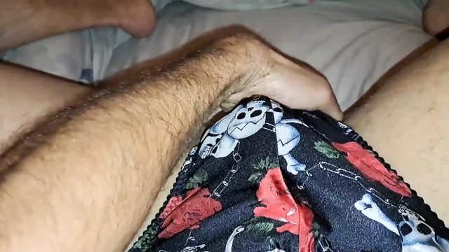 Stin tangamda yarağımı sağıyor