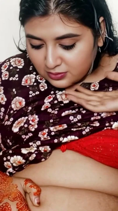 Hikaye anlatırken Nadiya'nın sütünü sıktım - Ateşli Bangladeşli Çift | Bölüm 1