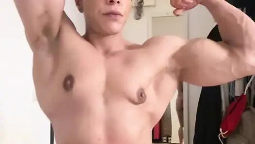 Zenci anne kalın kasların altında boyun eğme talep ediyor