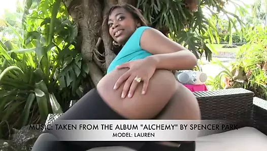 Güzel lauren güzel vücudunu sergiliyor