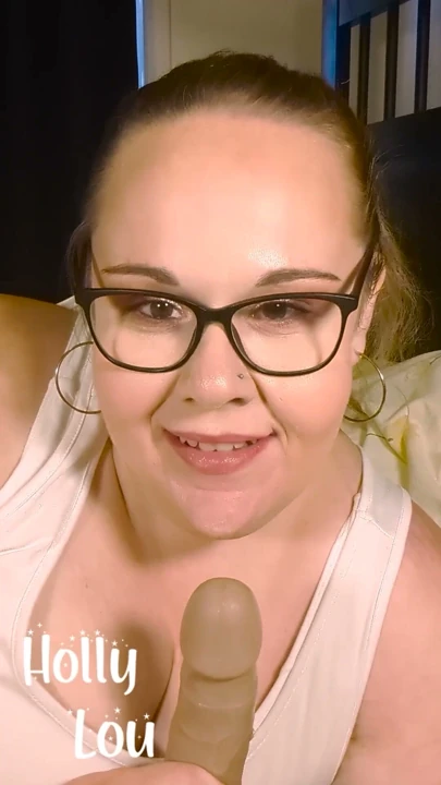 Porno izlerken yakalandı ve yaramaz pompalama ve emme ile teşvik edildi | Klip 3