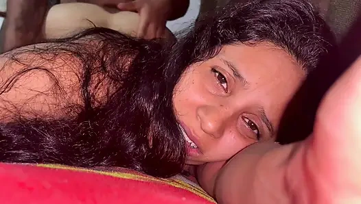 İstenilen video: Bu kız öğrenci lezzetli bir şekilde sikişiyor ve sert sikiliyor