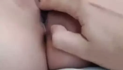 Üvey kızkardeş seksten önce ıslak amına dokunmasını istedi!!!