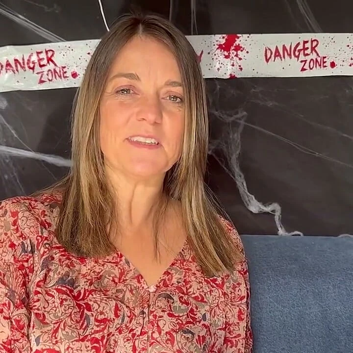 Şeker Ya Da Köpek Stili Olsun, Bu MILF Cadılar Bayramı'ndan Önce Hazırlanıyor!