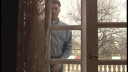 Ben, karım ve bahçıvan: onu boşaltmak için güzel bir çifte penetrasyon