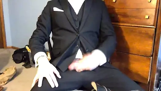 elbisemin ayakkabılarına ve pantolonuna boşaldım