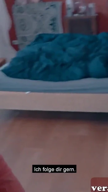 Ключевой момент из "Молодая худенькая юная блондинка-проститутка в любительском эскорт-свидании в любительском видео"