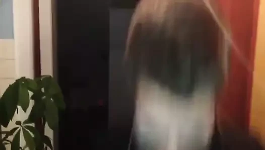 Sıcak anne verir derin boğaz oral seks ve gets anal delinmiş