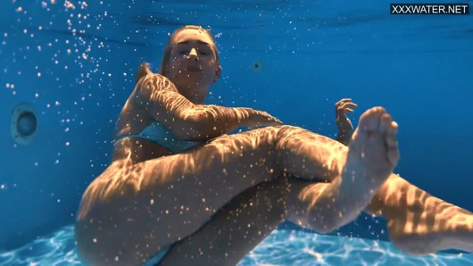 Sofi Otis büyük memeli sarışın ateşli Macar