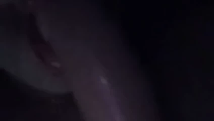 Sürtük gagging üzerinde ona yapay penis 2