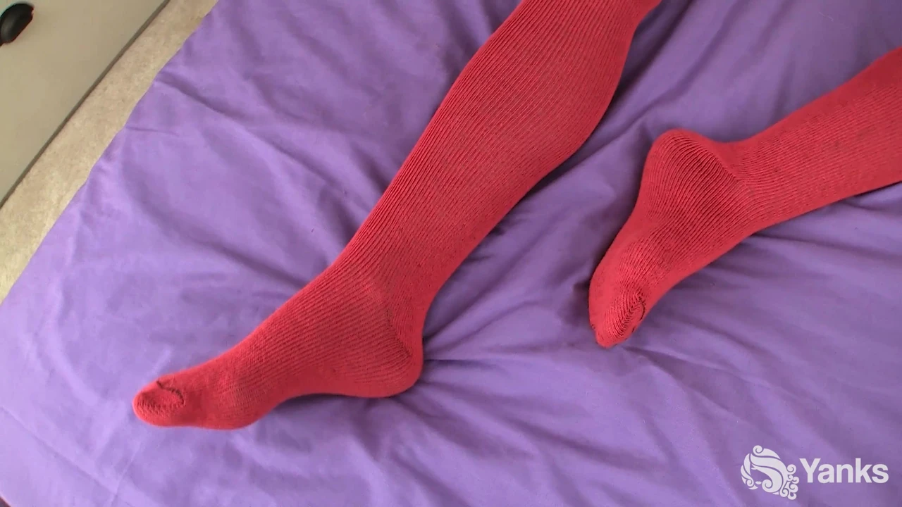 Ari Compares Her Dildos – 4K Remaster