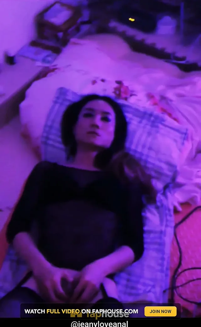 Sürtük ladyboy jeany yarak makinesi tarafından sikiliyor