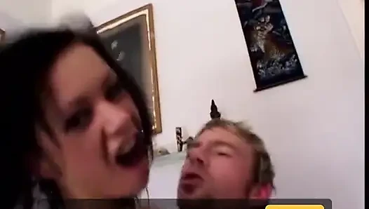 Seksi esmer anal sikişiyor ve ağzına boşalıyor