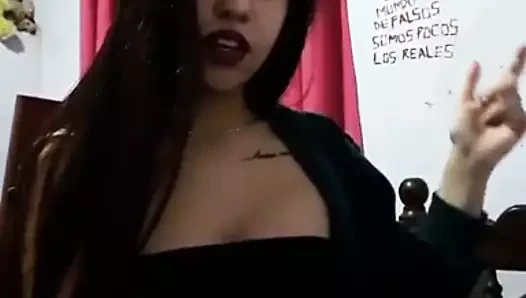 sadece şarkı söylüyorum