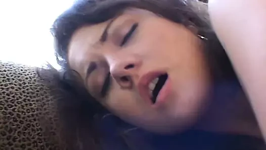 Muhteşem bebek ıslak amını beceriyor bir dong hissinden hoşlanır