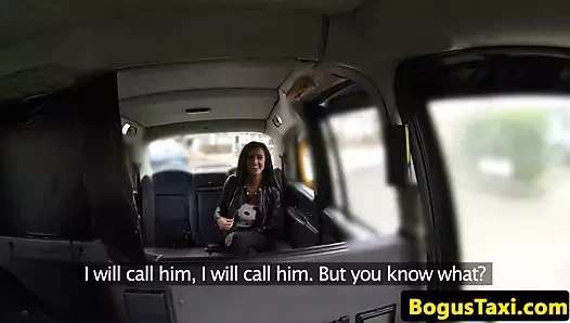 Busty taksi güzellik spunked içinde ağız tarafından cabbie