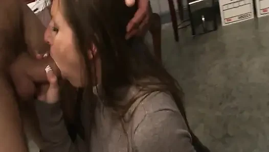 Büyük götlü ateşli Office_scene_2_hot esmer ofiste patronuyla seks yapıyor