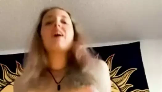 Külotlarım çok nemli – kim benimle oynamak ister