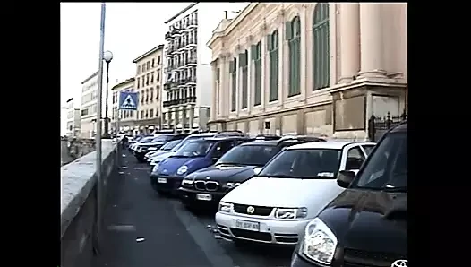 Vahşi esmer arkadan sert sikiliyor